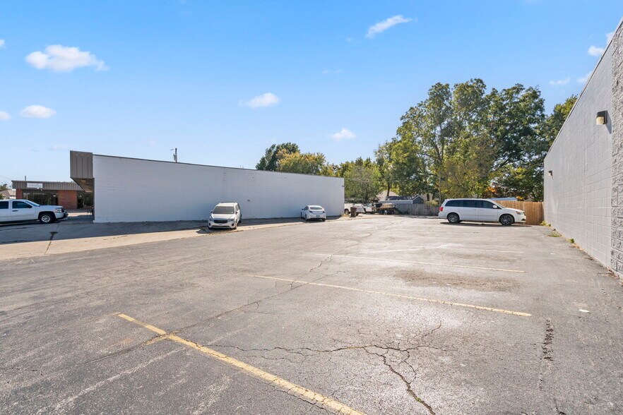 More Photos Of 1875 N State Highway CC, Nixa General Retail For Lease