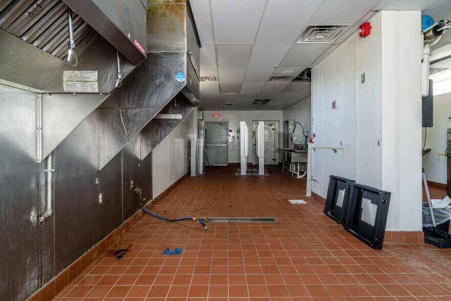 More Photos Of 1968 W Main St, Salem Fast Food For Lease