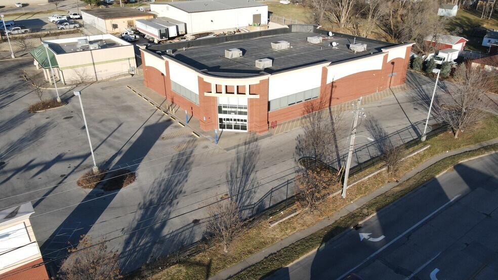 More Photos Of 3151 SE 14th St, Des Moines Drugstore For Lease