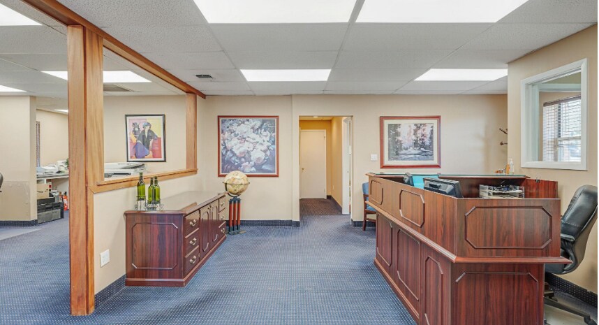 More Photos Of 325 E Main St, Smithtown Medical For Sale
