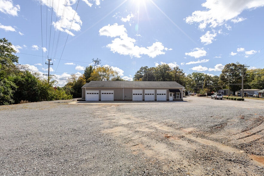 More Photos Of 201 Spratt St, Fort Mill Light Distribution For Lease