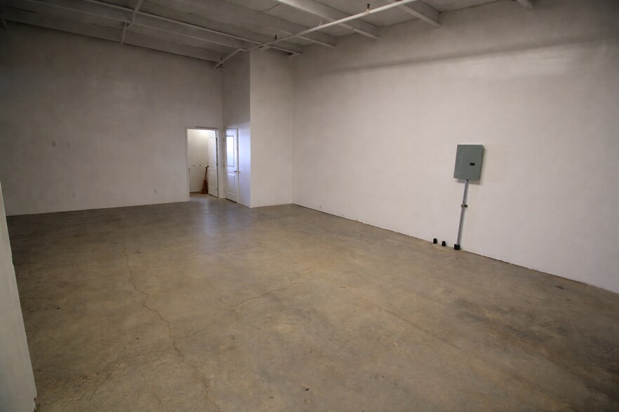 More Photos Of 94-440 Maikoiko St, Waipahu Warehouse For Sale