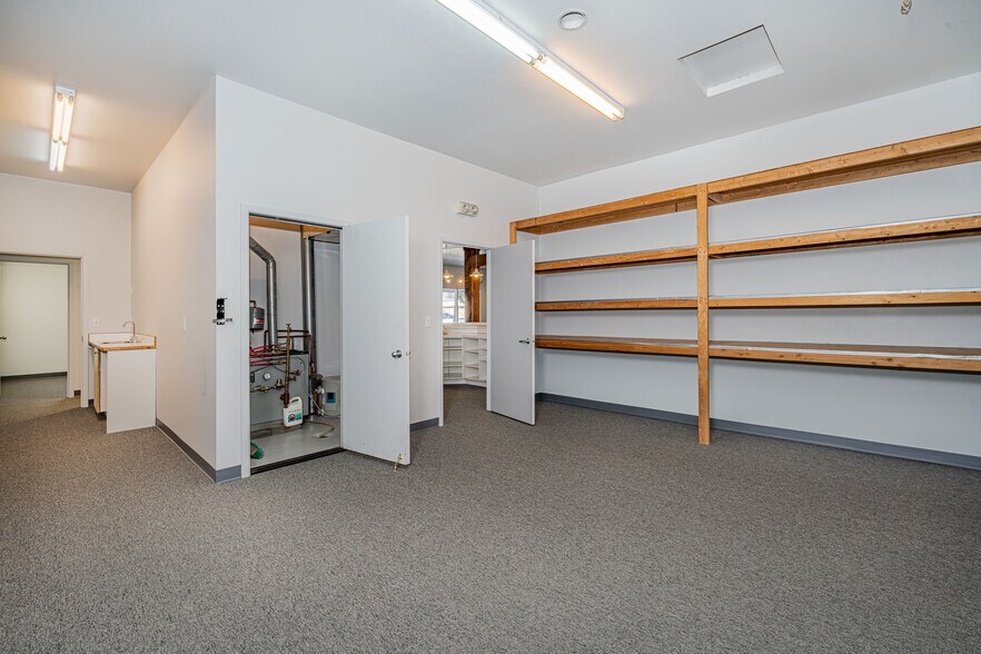 More Photos Of 35082 Kenai Spur Hwy, Soldotna Office For Sale