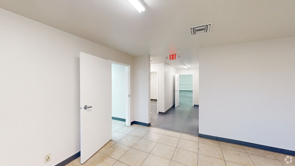More Photos Of 4800 SW 51st St, Davie Unknown For Lease