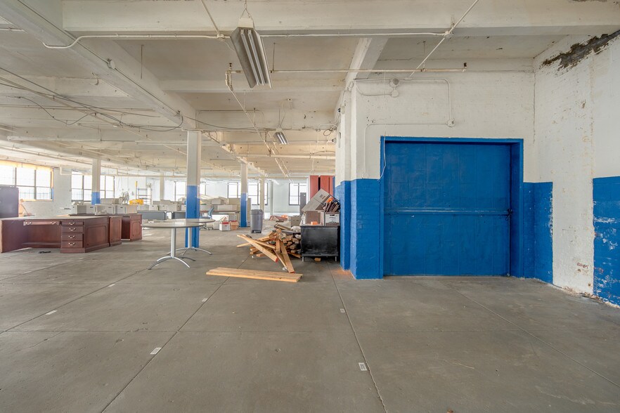 More Photos Of 86-90 Forrest St, Jersey City Warehouse For Lease