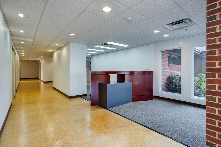 More Photos Of 1140 E Market St, Charlottesville Office For Lease