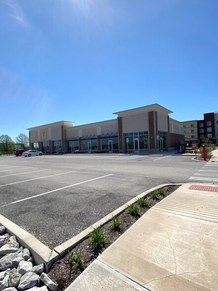 More Photos Of 8220 106th St, Indianapolis Storefront For Sale