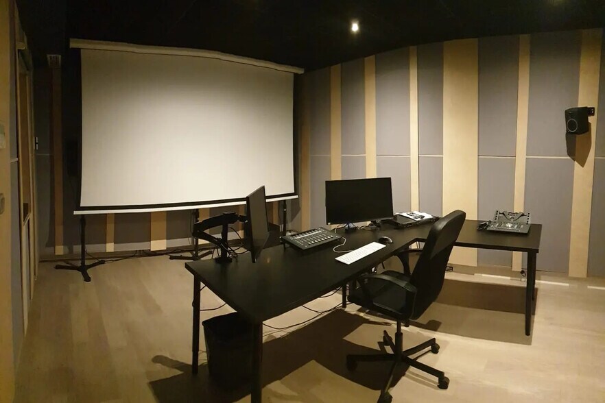 More Photos Of , Paris Office For Sale