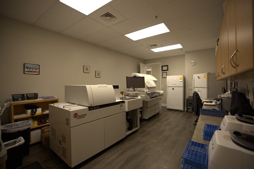 More Photos Of 21942 Edgewater Dr, Port Charlotte Office For Sale