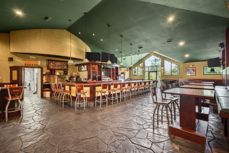 More Photos Of 830 Oregon Center Dr, Oregon Restaurant For Sale