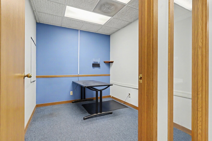 More Photos Of 22976 Outer Dr, Dearborn Flex For Lease
