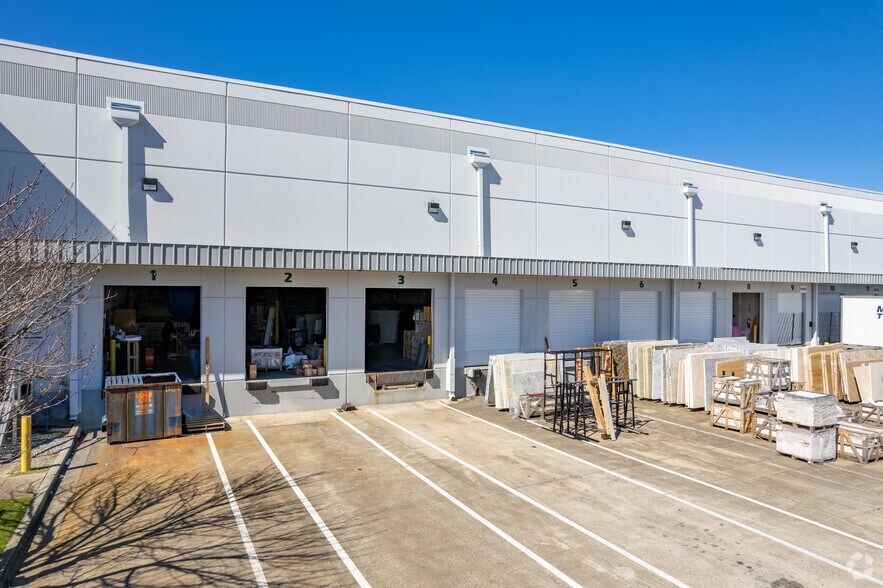 More Photos Of 6375 Best Friend Rd, Norcross Warehouse For Lease