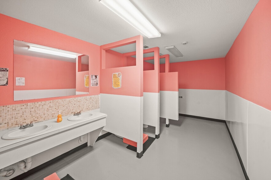 More Photos Of 3711 W Orem Dr, Houston Religious Facility For Sale