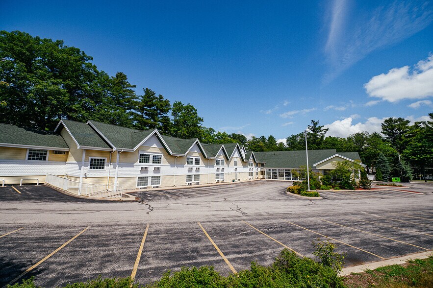 More Photos Of 461 Munson Ave, Traverse City Hotel For Sale