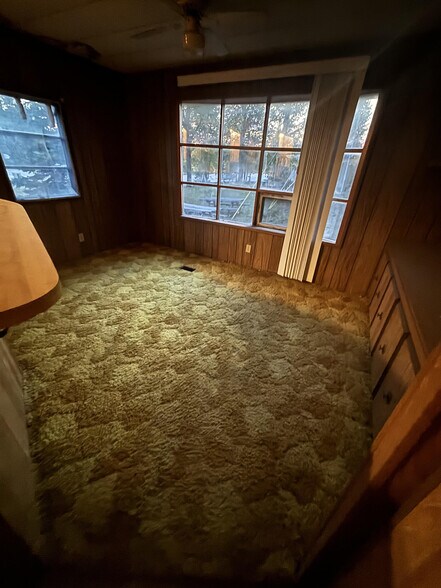 More Photos Of 8097 F-21 Hwy, Hawks Specialty For Sale