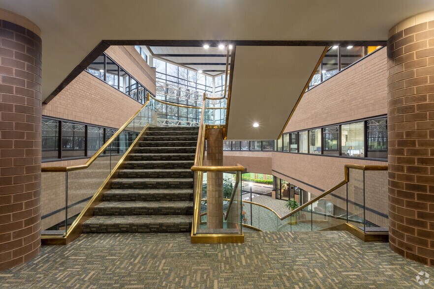 More Photos Of 10800 Midlothian Tpke, North Chesterfield Office For Lease