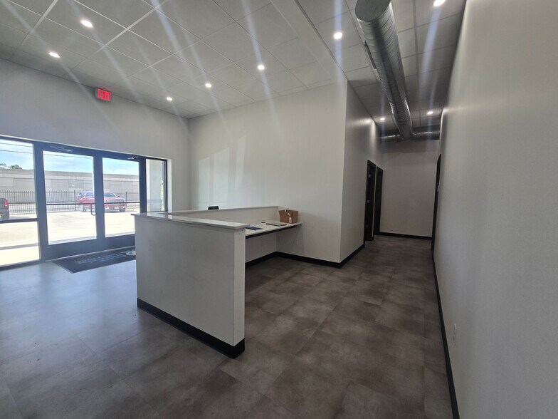 More Photos Of 714 Highway 71 W, Bastrop Freestanding For Lease