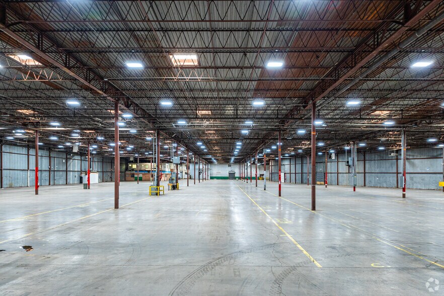 More Photos Of 1625 E Duane Blvd, Kankakee Manufacturing For Lease