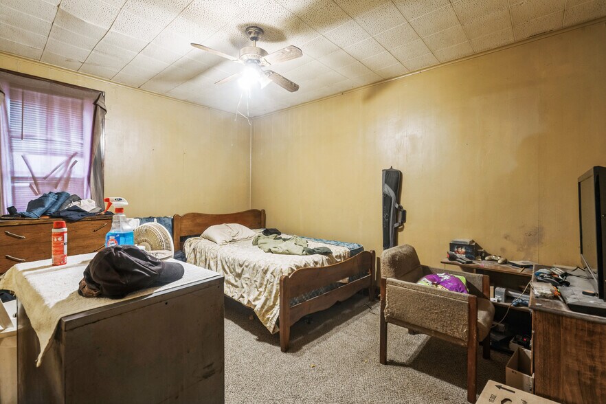 More Photos Of 557 6th Ave S, Clinton Apartments For Sale