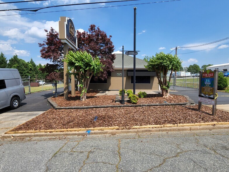 More Photos Of 1111 Willowbrook Dr, Greensboro Light Manufacturing For Sale