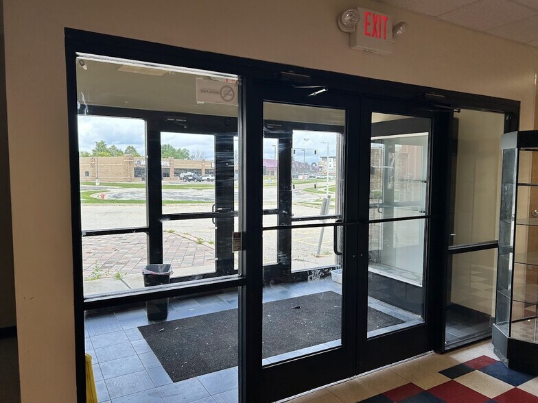 More Photos Of 2440 Clare Ln Ne, Rochester Flex For Sale