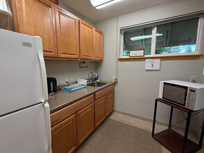 More Photos Of 9623 32nd St SE, Lake Stevens Storefront Retail Office For Lease