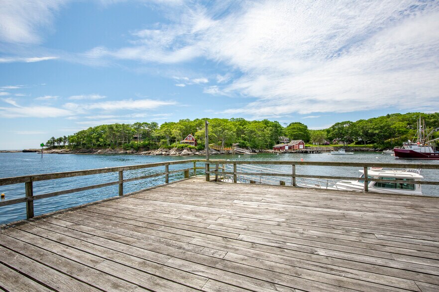 More Photos Of 146 State Route 32, New Harbor Hotel For Sale