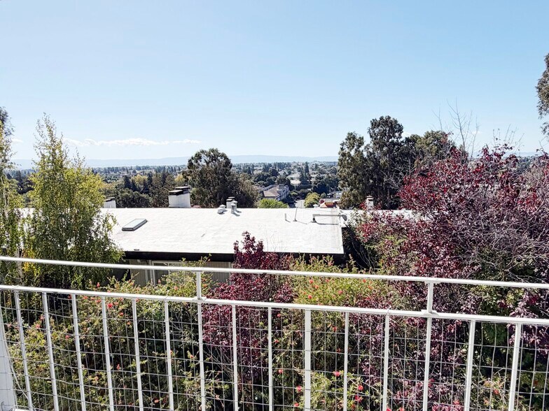 More Photos Of 944 Fletcher Ln, Hayward Apartments For Sale