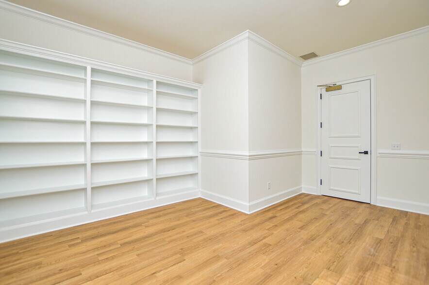 More Photos Of 21000 Torrence Chapel Rd, Cornelius Office Residential For Lease