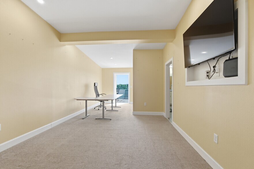 More Photos Of 8600 Airport Blvd, Leesburg Airplane Hangar For Sale