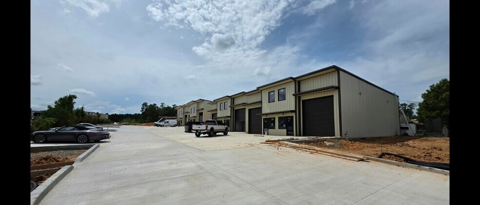 More Photos Of 14535 Lake Business Dr, Conroe Warehouse For Sale