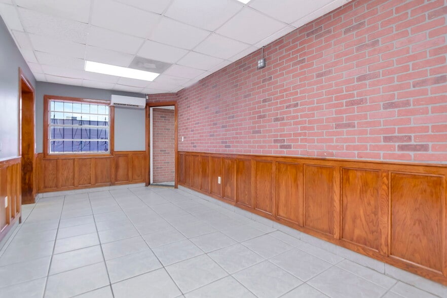 More Photos Of 308 E Waters Ave, Tampa Restaurant For Sale