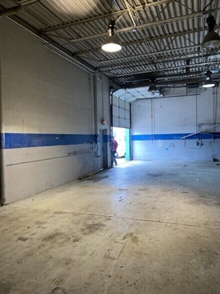 More Photos Of 14021 E 10 Mile Rd, Warren Service For Sale