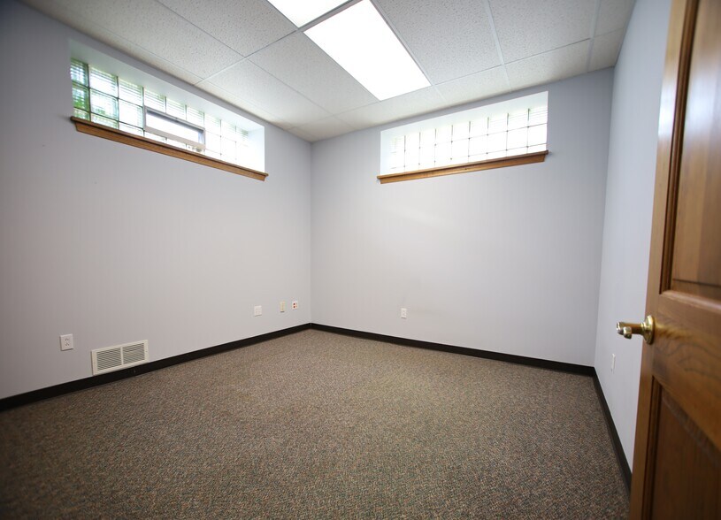 More Photos Of 326 Springside Ave, Pittsfield Office For Lease