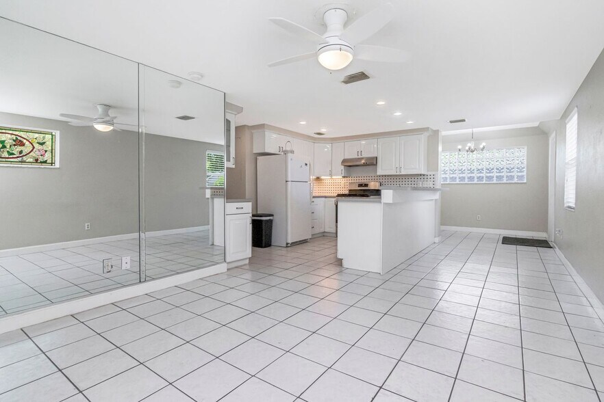 More Photos Of 10532 67th Ave, Seminole Specialty For Sale