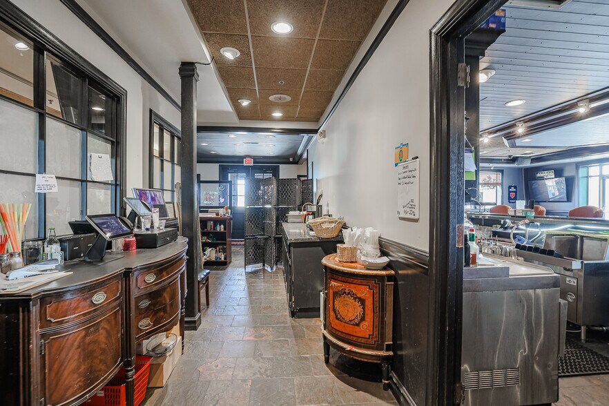 More Photos Of 27W371 North Ave, West Chicago Restaurant For Sale