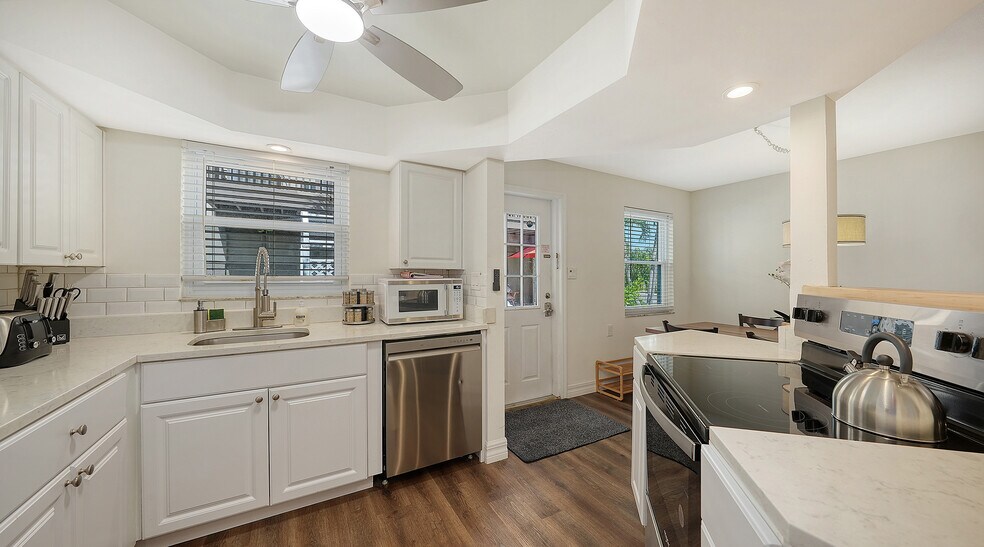 More Photos Of 5610 AVENIDA DEL MARE, Sarasota Specialty For Sale