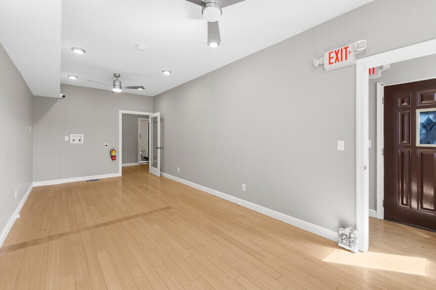 More Photos Of 311 17th St, Ashland Loft Creative Space For Sale