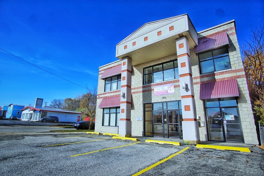 More Photos Of 2424 Grand Ave, Waukegan Coworking Space