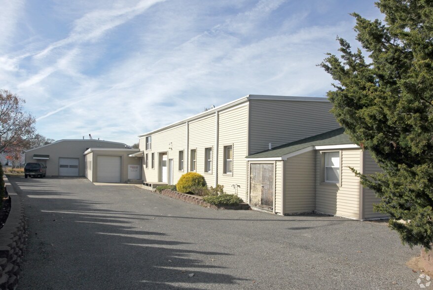 More Photos Of 737 Howe St, Point Pleasant Beach Light Distribution For Lease