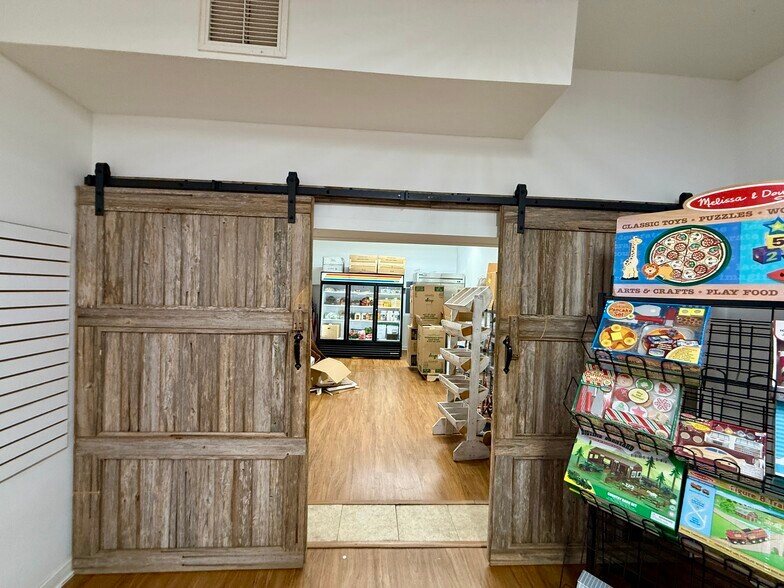 More Photos Of 552995 US Highway 1, Hilliard Restaurant For Lease