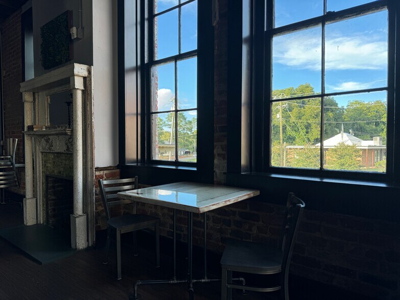 More Photos Of 106 S Ray, Carthage Restaurant For Sale