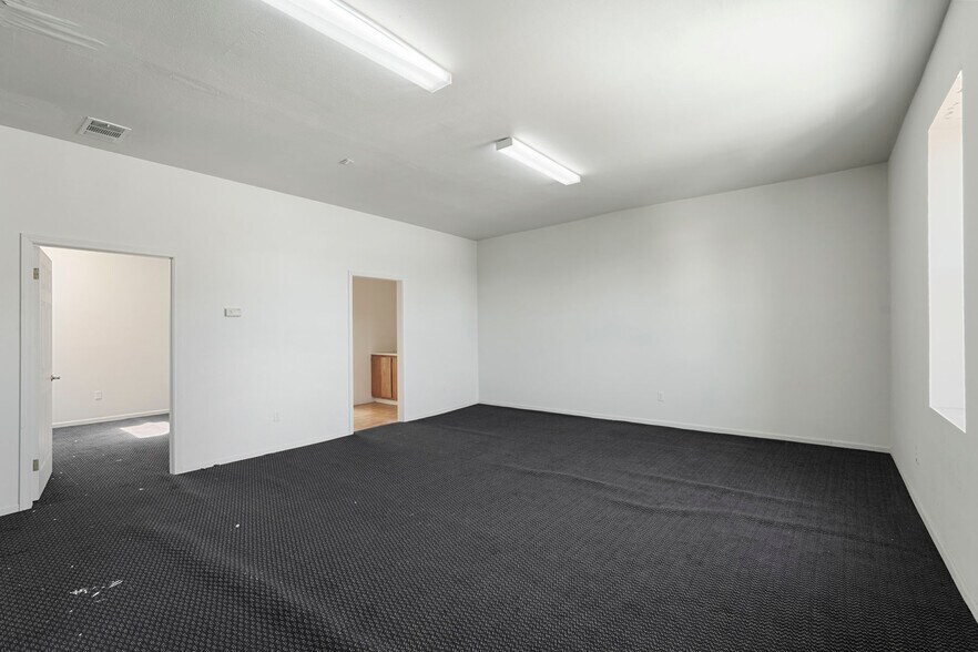 More Photos Of 2 N Main St, Lodi Storefront Retail Office For Sale