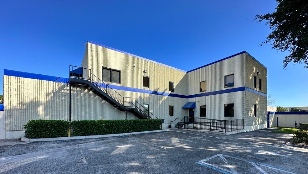 More Photos Of 2250 N Andrews Ave, Pompano Beach Warehouse For Lease