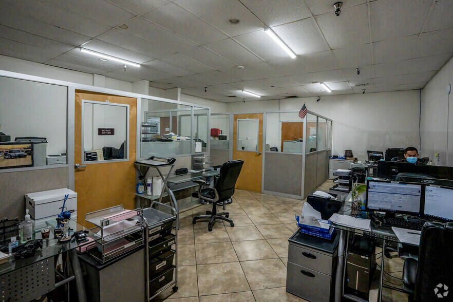 More Photos Of 13210 S Normandie Ave, Gardena Warehouse For Sale