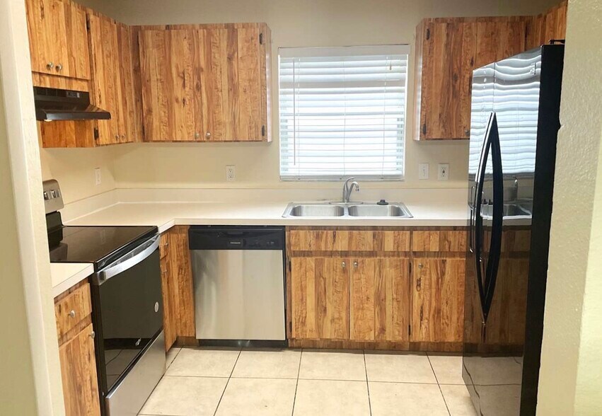 More Photos Of 5444 Conway Oaks Ct, Orlando Multifamily For Lease