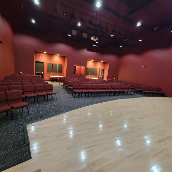More Photos Of 6711 Oak St, Frisco Movie Theatre For Sale