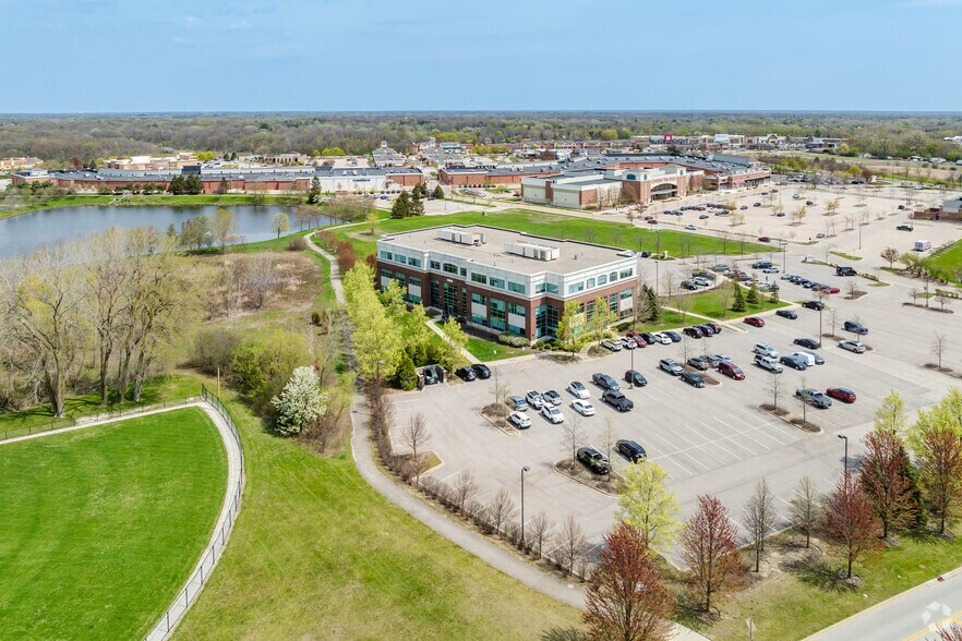 More Photos Of 21660 W Field Pky, Deer Park Office For Sale