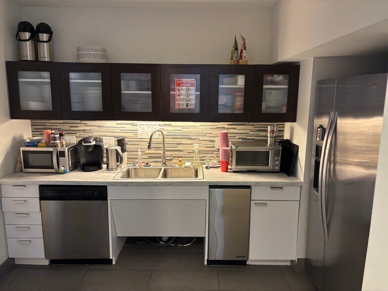 More Photos Of 2701-2703 Canton St, Dallas Office For Lease