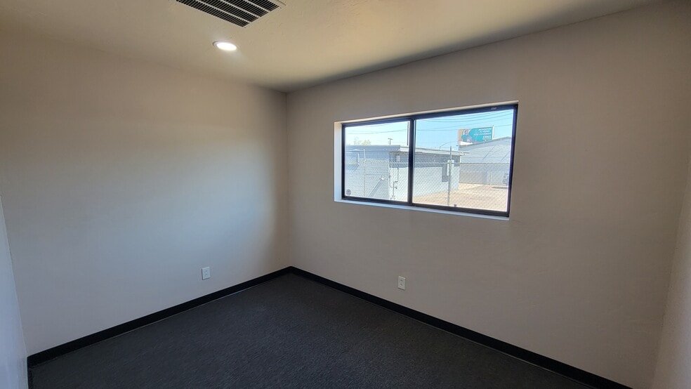 More Photos Of 1026 N Columbus Blvd, Tucson Light Manufacturing For Sale